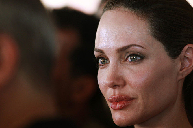 Таблоиды объявили, что Джоли больна гепатитом С