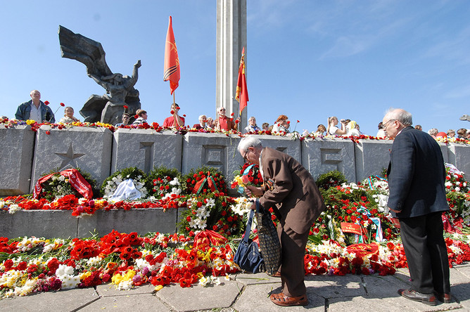 Министр юстиции Латвии предлагает снести памятник советским солдатам в Риге