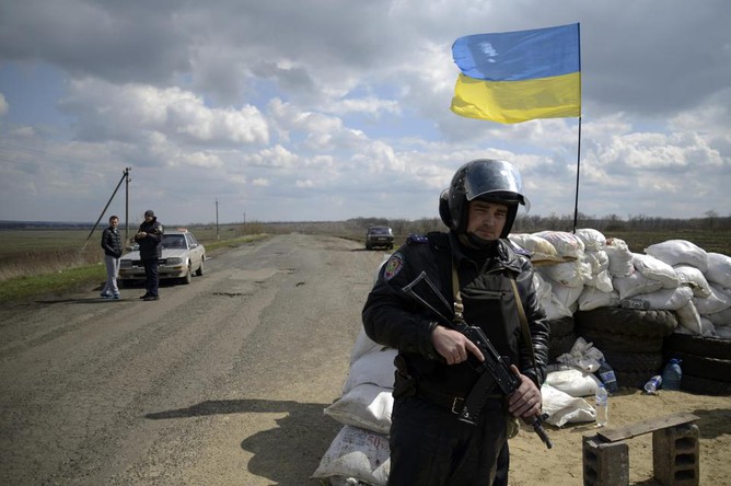В Донбассе столкнулись армия Украины и пророссийские протестующие