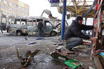 Разрушенные павильоны на автостанции, где в результате попадания снаряда сгорел маршрутный автобус, погибли люди