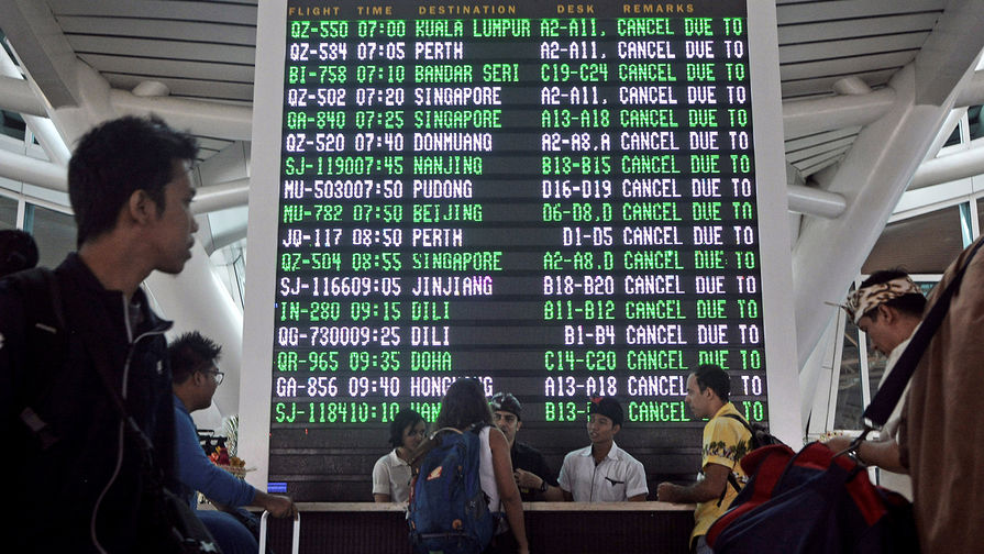 Отмененные из-за извержения вулкана рейсы в&nbsp;международном аэропорту Нгурах-Рай на&nbsp;Бали, 27&nbsp;ноября 2017&nbsp;года