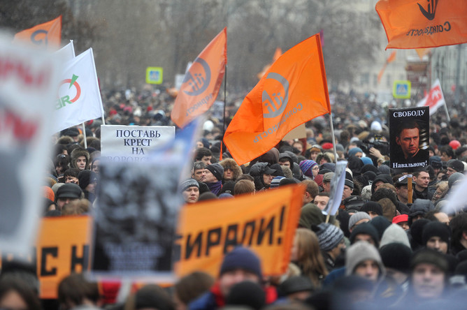 Участники митинга «За честные выборы» на Болотной площади