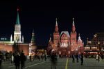 Никольская и Арсенальная башни Кремля и Государственный исторический музей на Красной площади