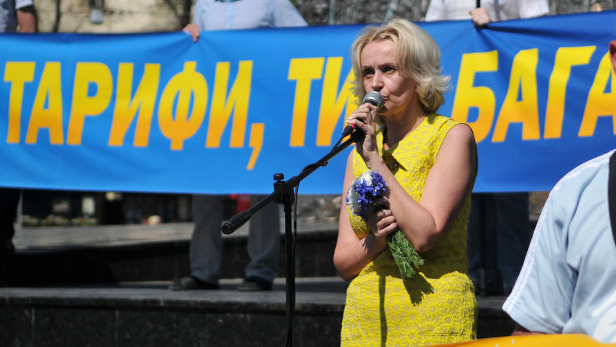 Украинский политик Ирина Фарион во время акции против повышения тарифов на коммунальные услуги во Львове, 2015 год