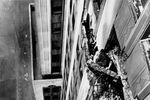 Последствия столкновения бомбардировщика B-25 со зданием Эмпайр-стейт-билдинг в Нью-Йорке, 28 июля 1945 года