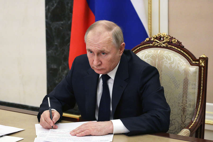 Владимир Путин проводит совещание с членами правительства РФ в режиме видеоконференции, 10 марта 2022 года