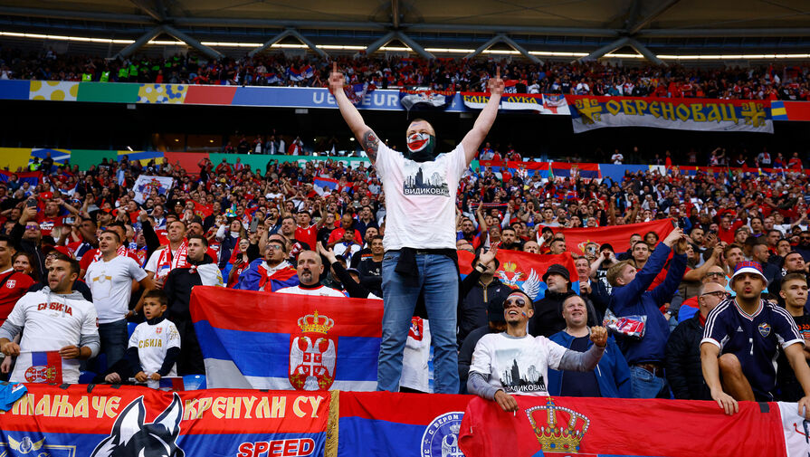 Фанаты сборной Сербии скандировали имя Путина перед матчем Евро-2024