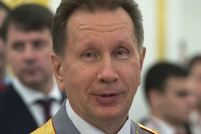 Первый заместитель министра внутренних дел РФ — главнокомандующий внутренними войсками МВД РФ Виктор Золотов во время приема в Кремле в честь выпускников высших военных образовательных учреждений, 2014 год