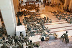 Солдаты нацгвардии в здании Капитолия, 13 января 2021 года