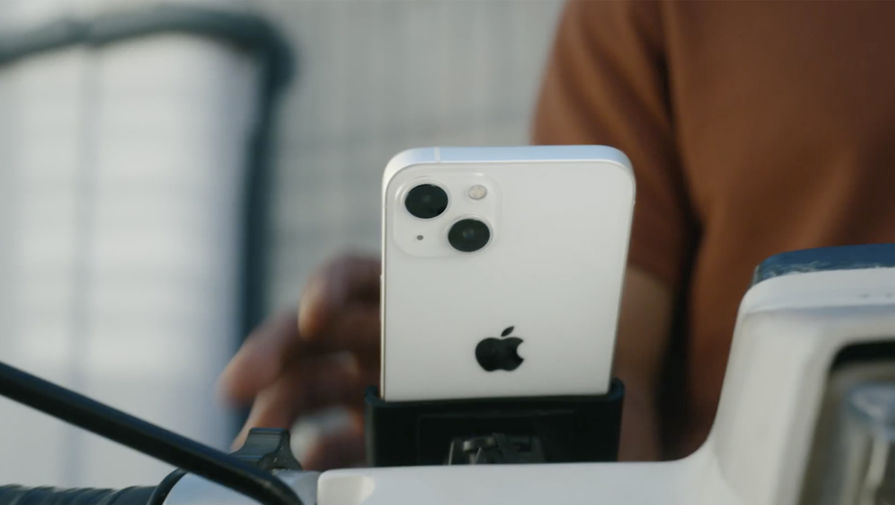 Apple разместила iPhone на мотоцикле вопреки собственным запретам