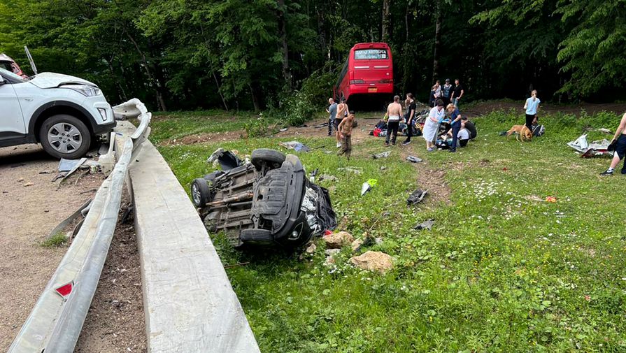 Число пострадавших в аварии с автобусом на Кубани выросло до 16