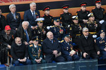 Премьер-министр Армении Никол Пашинян (в первом ряду слева), президент Белоруссии Александр Лукашенко (в первом ряду третий слева), президент Казахстана Касым-Жомарт Токаев (в первом ряду второй справа) на параде в Москве, посвященном 78-й годовщине Победы в Великой Отечественной войне