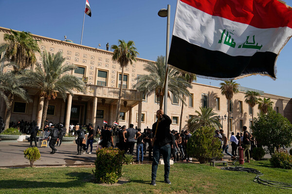 Протестующие на&nbsp;территории Республиканского дворца в&nbsp;Багдаде, Ирак, 29&nbsp;августа 2022&nbsp;года