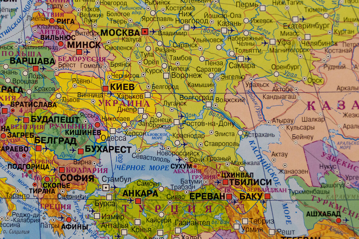 Фрагмент карты России с новыми регионами, включая ДНР, ЛНР, Запорожскую и Херсонскую области, в одном из книжных в Санкт-Петербурге, февраль 2023 год