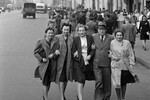 Москвичи на улице Горького (Тверская) 9 мая 1945 года