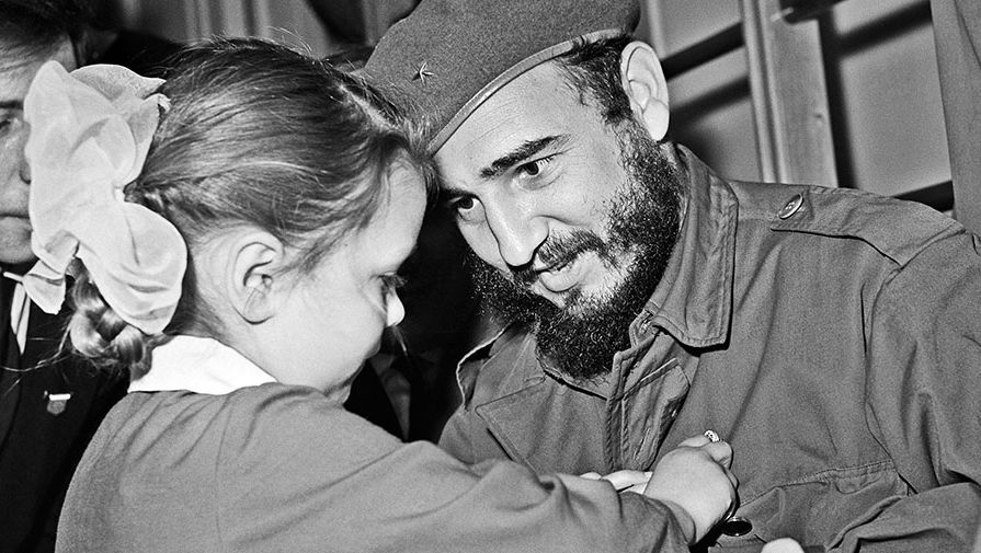 Фидель Кастро во время посещения ленинградского детского сада № 17, 1963 год