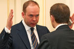 Антон Вайно перед началом заседания кабинета министров России, 2008 год