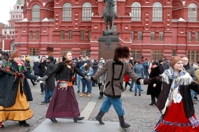 Во время фестиваля «День народного единства» на Манежной площади в Москве, 4 ноября 2018 года