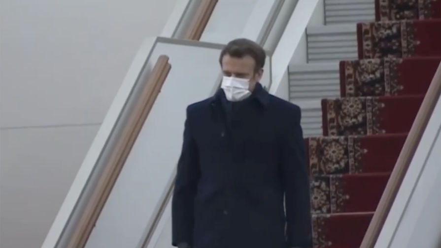 Макрон прибыл в Москву для переговоров с Путиным