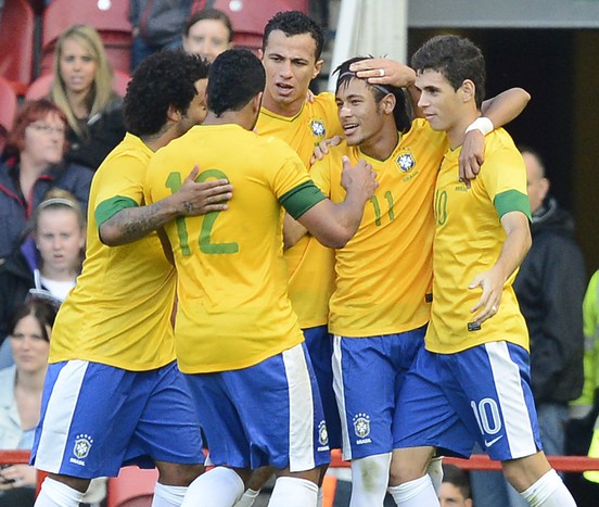 Бразильцы радуются забитому голу