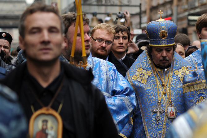 В День народного единства петербургские депутаты организовали крестный ход