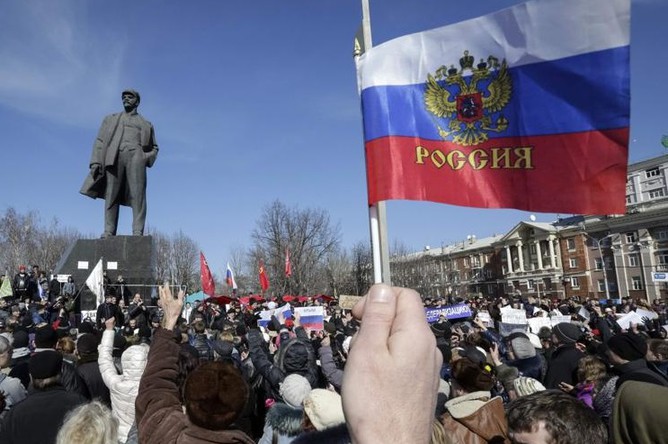 Пророссийская демонстрация в Донецке