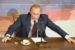 Владимир Путин отвечает на вопросы журналистов на пресс-конференции, 2003 год