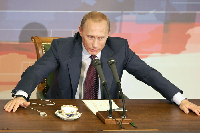 Владимир Путин отвечает на&nbsp;вопросы журналистов на&nbsp;пресс-конференции, 2003&nbsp;год