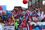 Участники шествия профсоюзов, посвященного Дню международной солидарности трудящихся, на Красной площади