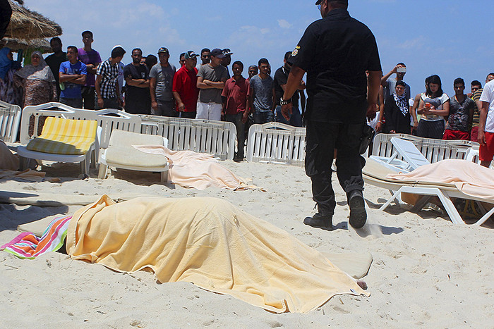 Пляж пятизвездочного отеля в Тунисе, где был совершен террористический акт 