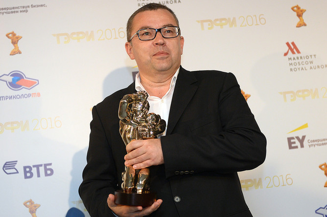 Лауреат российской телевизионной премии ТЭФИ-2016 в номинации «Дневной эфир» ведущий программы «Что? Где? Когда?» Борис Крюк после церемонии награждения