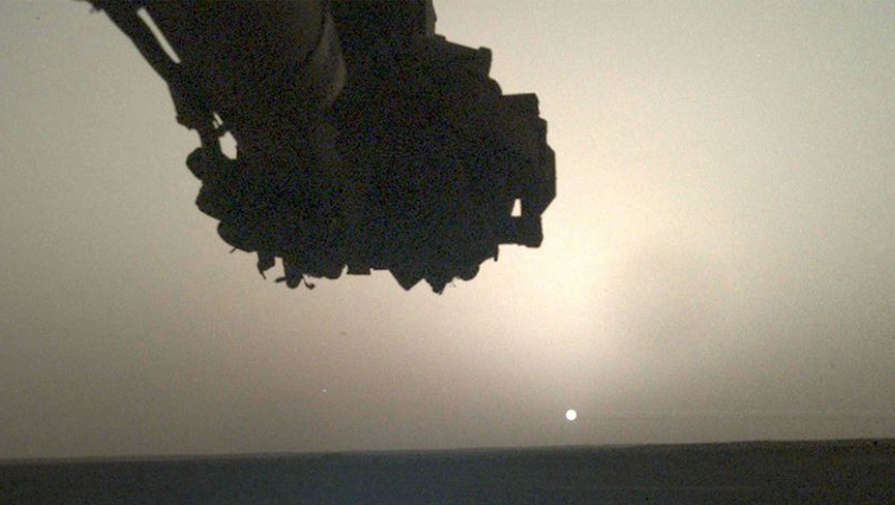 Зонд InSight прислал фотографию восхода Солнца на Марсе