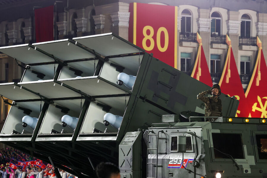 Техника во время военного парада в&nbsp;честь 80-летия создания Трудовой партии Кореи, Пхеньян, КНДР, 10&nbsp;октября 2025&nbsp;года