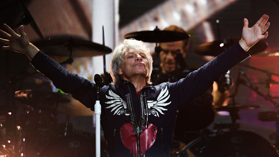 Вокалист американской группы Bon Jovi Джон Бон Джови выступает на концерте на стадионе «Лужники» в Москве, 31 мая 2019 года