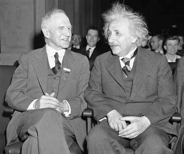 Альберт Эйнштейн с доктором Лайманом Дж. Бриггсом перед выступлением на Американском научном конгрессе в Вашингтоне, 1940 год