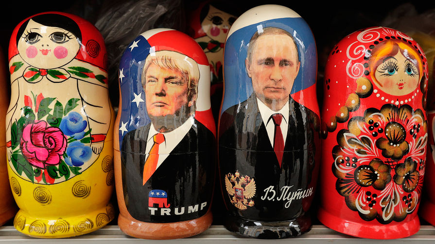 Матрешки с президентами США и России Дональдом Трампом и Владимиром Путиным в сувенирном магазине в Санкт-Петербурге, февраль 2017 года