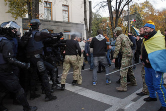 Столкновения между полицией и участниками оппозиционной акции около Верховной рады Украины в Киеве, 18 октября 2017 года