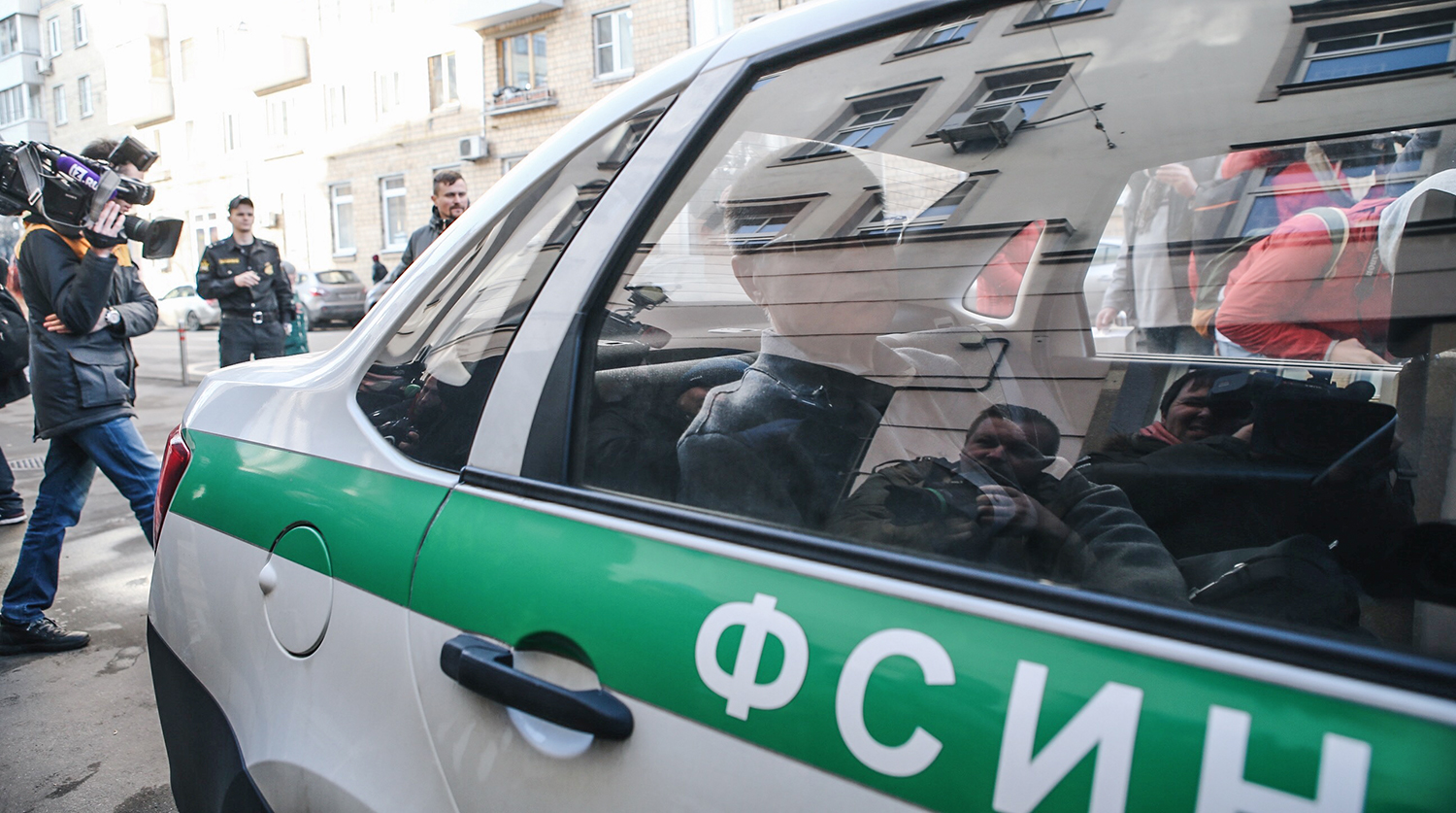 Бывший министр экономического развития России Алексей Улюкаев после заседания Замоскворецкого суда в Москве, 13 ноября 2017 года