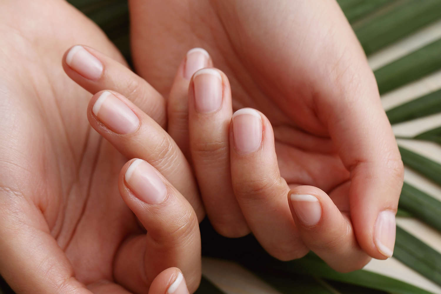Почему синеют ногти на руках: от пневмонии до астмы