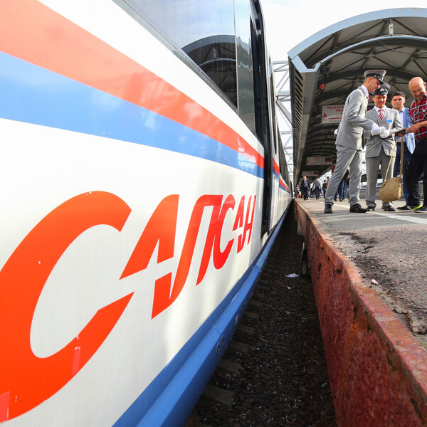 Самолеты между Москвой и Петербургом не летают из-за атак БПЛА. Билеты на поезда закончились