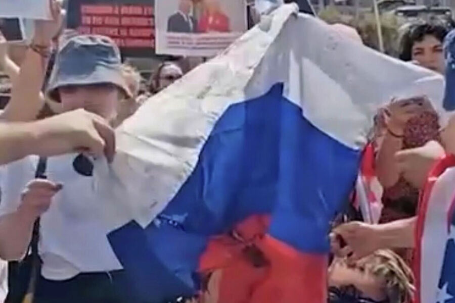 Сожгли флаг и угрожали «градами»: в Тбилиси устроили акцию против российских спортсменов
