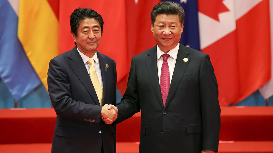 Премьер Японии Синдзо Абэ и председатель КНР Си Цзиньпин