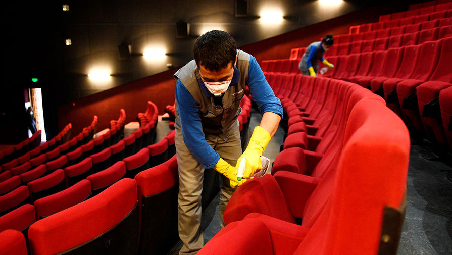 Маски и дистанцирование: кинотеатрам подготовили новые правила