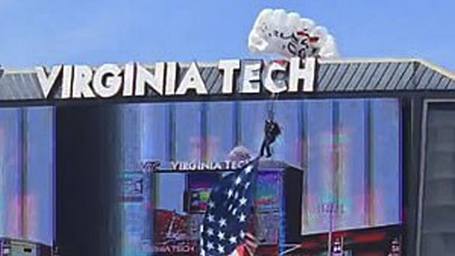 Парашютист с флагом США врезался в табло перед футбольным матчем