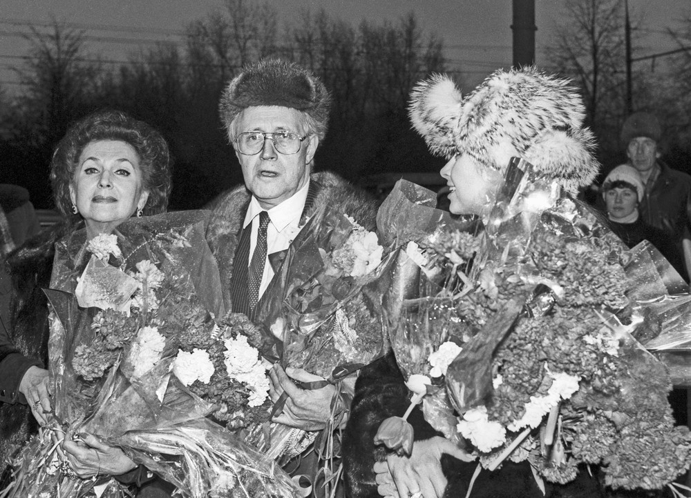 Галина Вишневская, Мстислав Ростропович и их дочь Ольга вернулись в Москву. 1990 год.