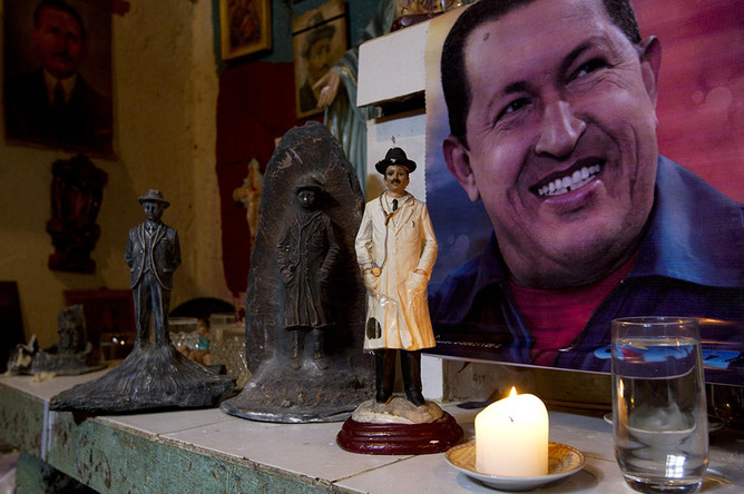 Переизбранный президент Венесуэлы Уго Чавес не будет присутствовать на церемонии инаугурации