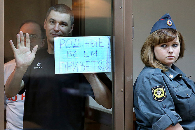 Артем Савелов, обвиняемый по делу о массовых беспорядках, в зале заседаний Мосгорсуда