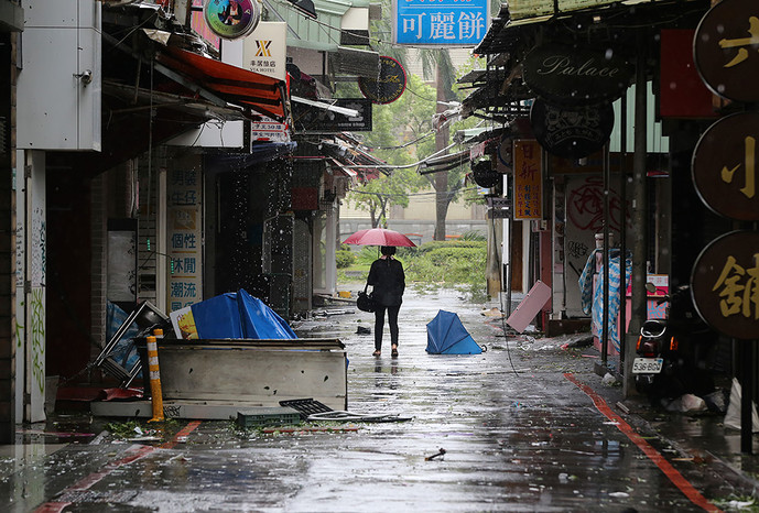 Последствия тайфуна &laquo;Соуделор&raquo; в&nbsp;Тайбэе, Тайвань, 8&nbsp;августа 2015&nbsp;года
