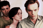 <b>«Доказательство» (1991)</b>
<br><br>
В малобюджетной романтической драме Уивинг сыграл слепого фотографа, который с детства не доверяет людям. Еще ребенком главный герой был уверен, что мать пользуется тем, что он незрячий — и говорит ему неправду об окружающем мире. И фотографией начал заниматься, чтобы проверять, лгут ли ему люди.
<br><br>
Роль второго плана в фильме сыграл Рассел Кроу. Оба актера получили за картину премию Австралийской академии кинематографа и телевидения.

