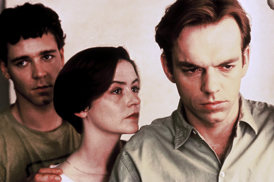 <b>«Доказательство» (1991)</b>
<br><br>
В&nbsp;малобюджетной романтической драме Уивинг сыграл слепого фотографа, который с&nbsp;детства не доверяет людям. Еще ребенком главный герой был уверен, что мать пользуется тем, что он незрячий — и говорит ему неправду об окружающем мире. И фотографией начал заниматься, чтобы проверять, лгут ли ему люди.
<br><br>
Роль второго плана в&nbsp;фильме сыграл Рассел Кроу. Оба актера получили за&nbsp;картину премию Австралийской академии кинематографа и телевидения.
